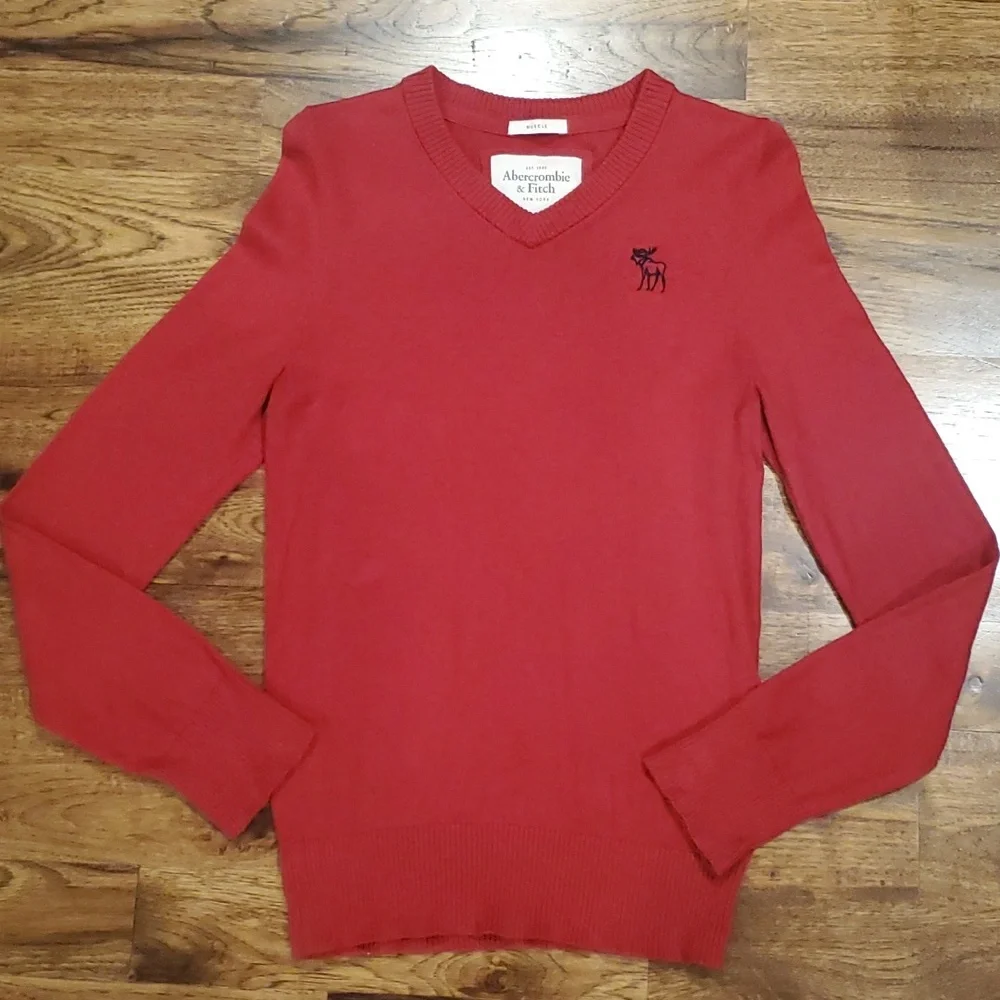 Mens Abercrombie & Fitch red v neck sweater size S